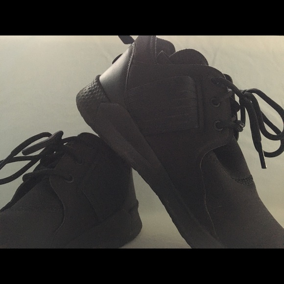 Black Reebok Runners - Picture 3 of 5